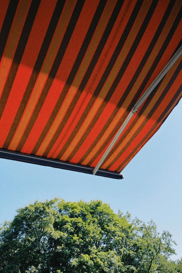 Les avantages du store enrouleur extérieur pour votre jardin